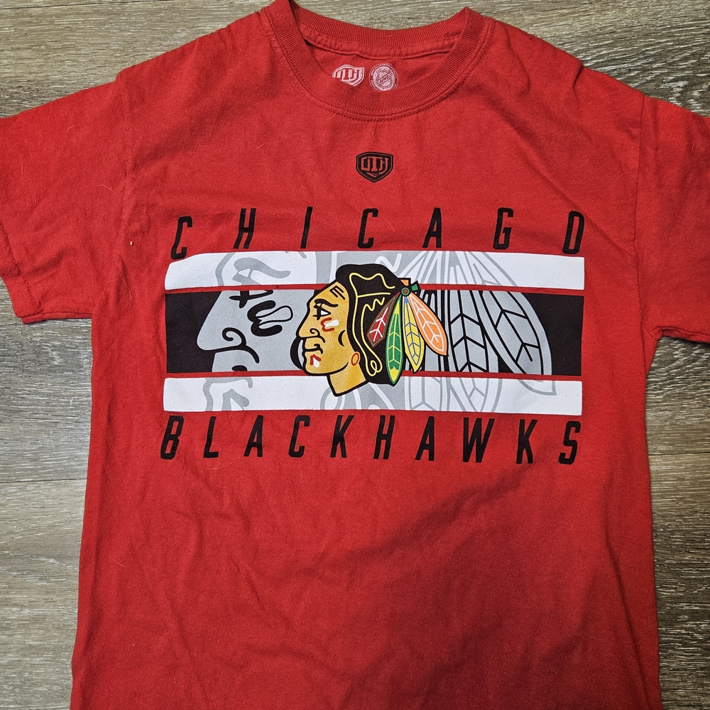 NHL Red Chicago Blackhawks Short Sleeve Tee Hockey - Picture 2 of 4